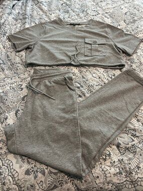 Hera Collection Gray Two-Piece Cropped Sweatshirt & Joggers Set